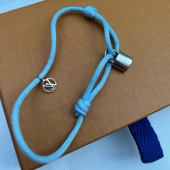 Louis Vuitton Silver Lockit X Doudou Bracelet, Adjustable Baby Blue Cord - Picture 8 of 11